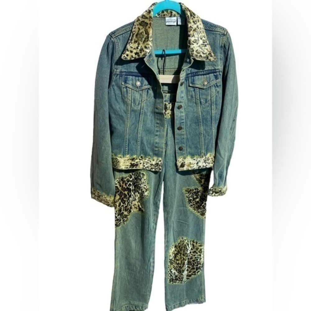 Newport News women’s vintage animal print Jean jacket and pants outfit size 6/8
